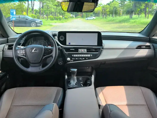 Lexus ES — Фото автомобиля 14