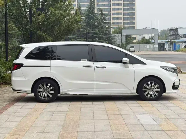 Honda Odyssey — Фото автомобиля 3