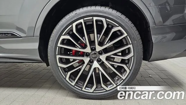 Audi SQ7 — Фото автомобиля 20
