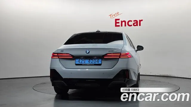 BMW i5 G60 — Фото автомобиля 4