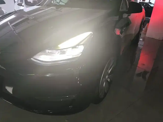 Tesla Model Y — Фото автомобиля 23