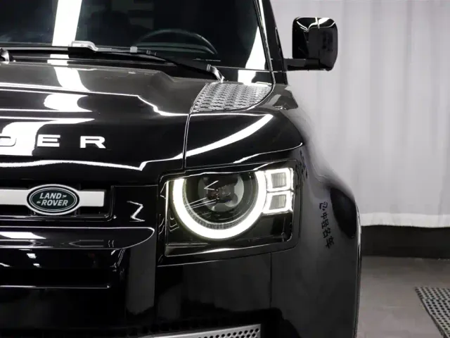 Land Rover Defender — Фото автомобиля 5