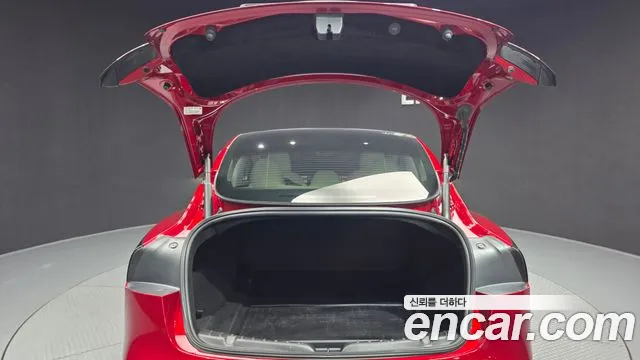 Tesla Model 3 — Фото автомобиля 20