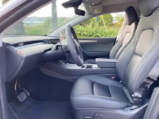Tesla Model Y — Фото автомобиля 4