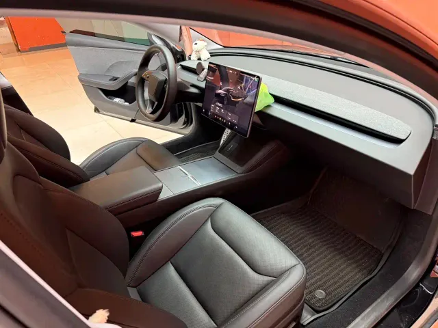 Tesla Model 3 — Фото автомобиля 7