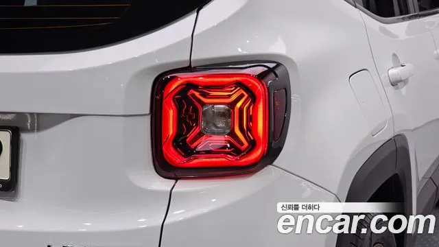 Jeep Renegade — Фото автомобиля 8