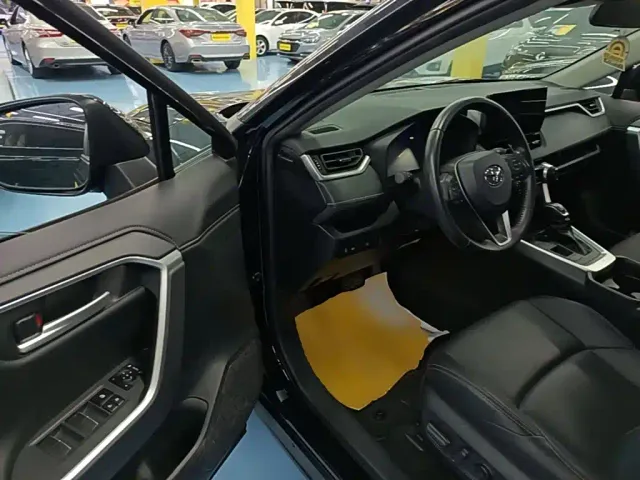 Toyota Wildlander — Фото автомобиля 15