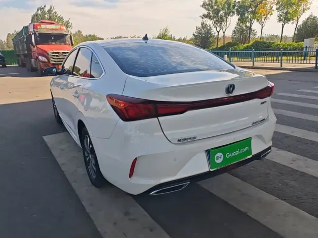 Changan Eado — Фото автомобиля 4