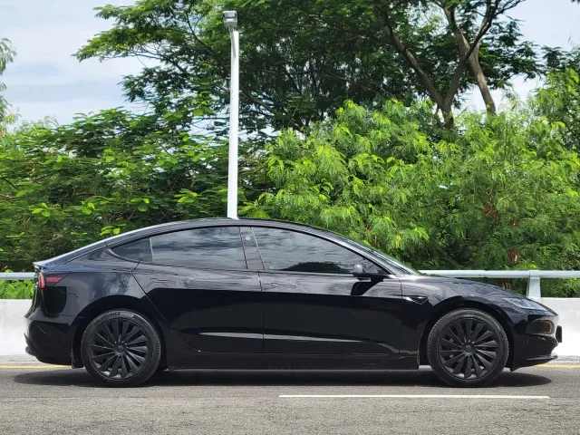 Tesla Model 3 — Фото автомобиля 11