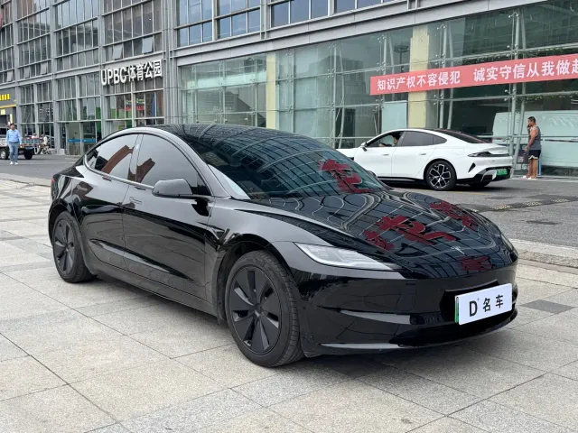Tesla Model 3 — Фото автомобиля 4