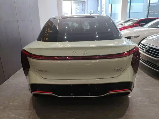 Hongqi EH7 — Фото автомобиля 5