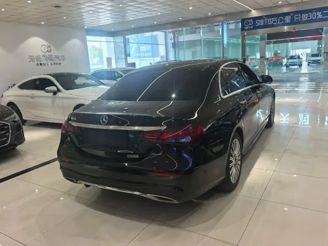 Mercedes-Benz E-Class — Фото автомобиля 5
