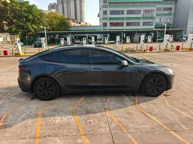 Tesla Model 3 — Фото автомобиля 8