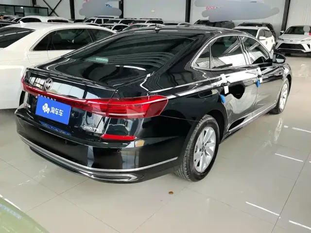 Volkswagen Passat — Фото автомобиля 3