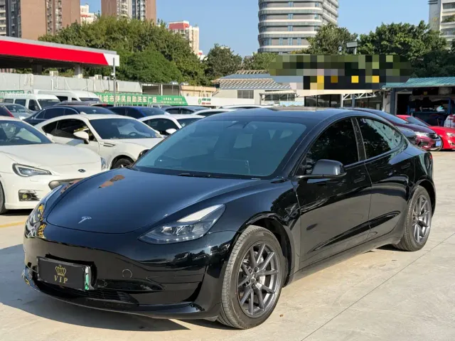 Фотография автомобиля — Tesla Model 3