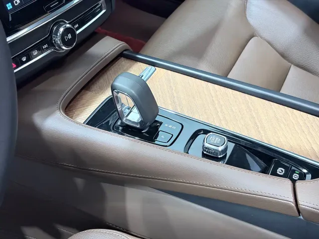Volvo S90 — Фото автомобиля 12