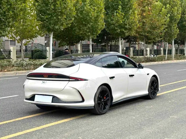 IM Motors L6 — Фото автомобиля 9