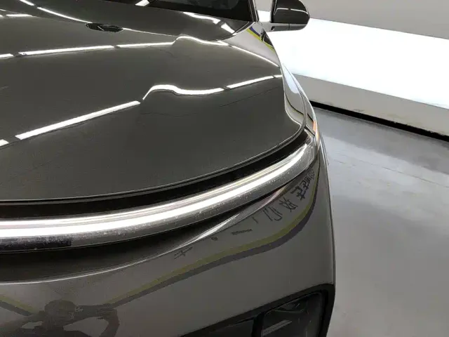 Li Auto L8 — Фото автомобиля 5