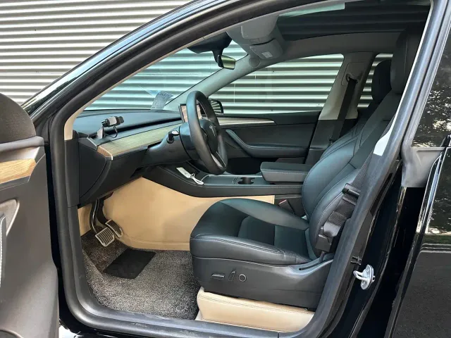 Tesla Model Y — Фото автомобиля 6