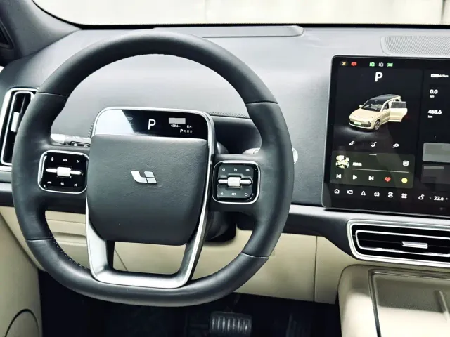 Li Auto L9 — Фото автомобиля 7