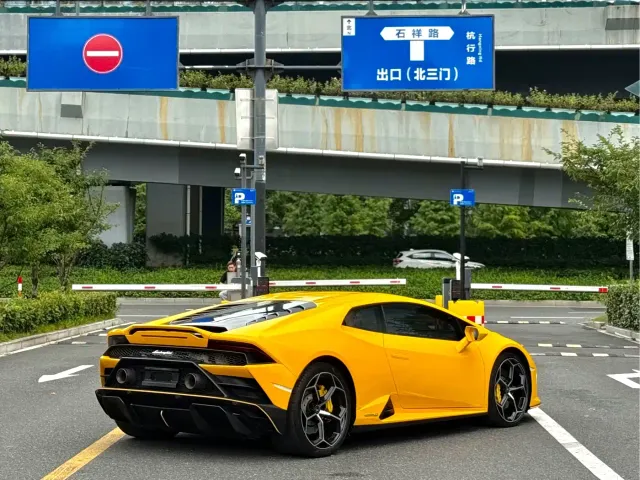 Lamborghini Huracan — Фото автомобиля 7