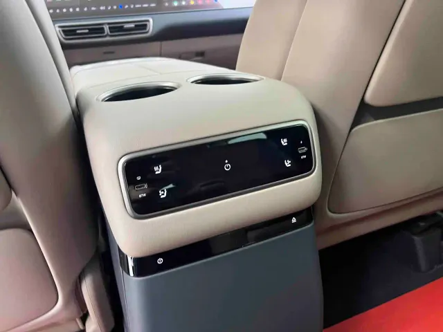 Li Auto MEGA — Фото автомобиля 11