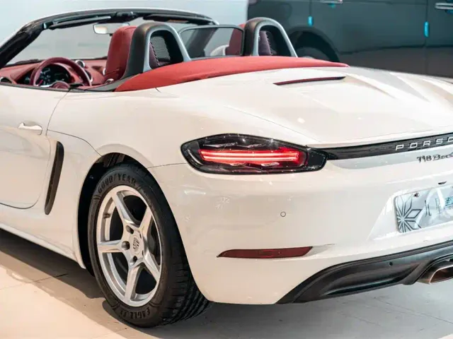 Porsche 718 — Фото автомобиля 14