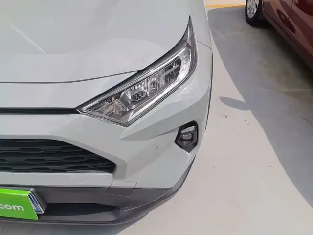 Toyota RAV4 — Фото автомобиля 23