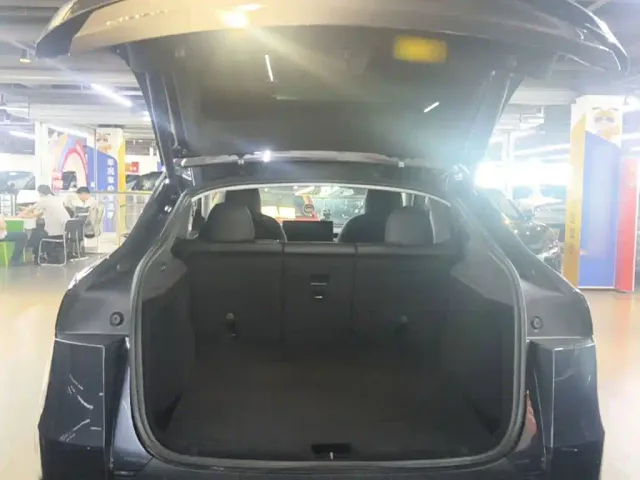 Tesla Model Y — Фото автомобиля 18