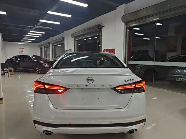 Nissan Teana — Фото автомобиля 5