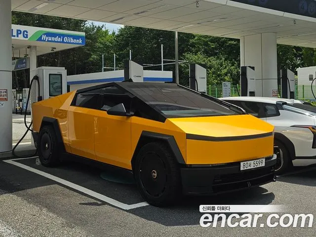 Tesla Cybertruck — Фото автомобиля 7