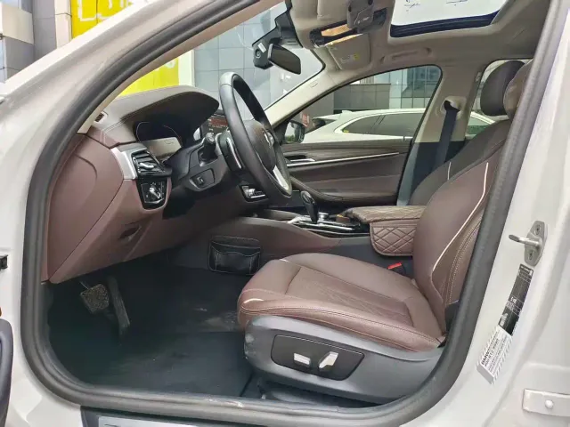 BMW 5 Series — Фото автомобиля 6