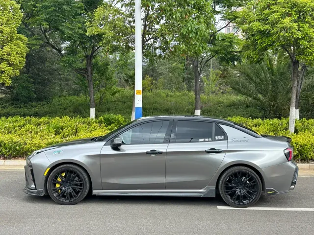 Lynk & Co 03 — Фото автомобиля 3