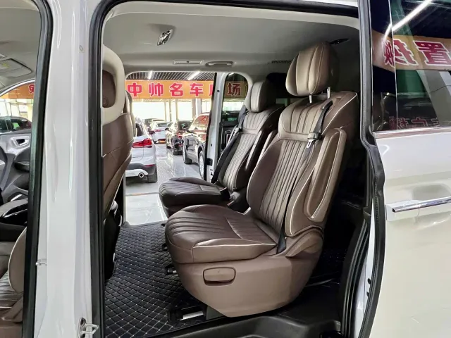 Roewe iMAX8 — Фото автомобиля 13
