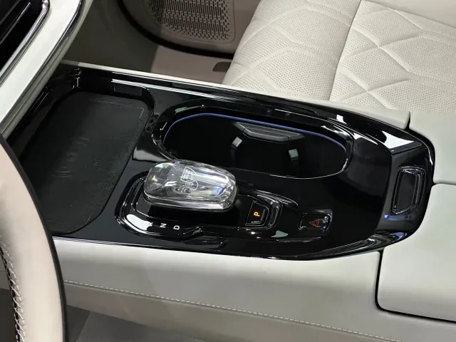 Volvo EM90 — Фото автомобиля 12