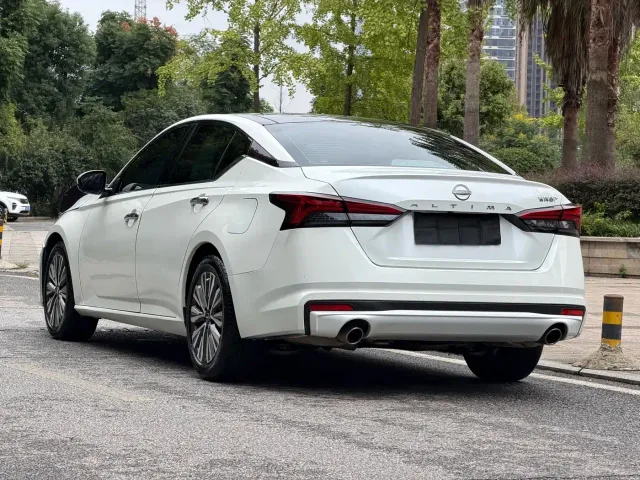 Nissan Teana — Фото автомобиля 6