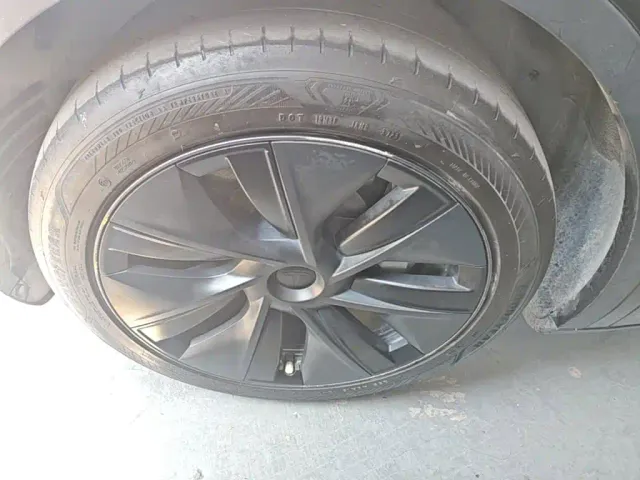 Tesla Model Y — Фото автомобиля 22