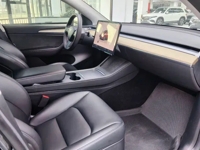 Tesla Model Y — Фото автомобиля 7