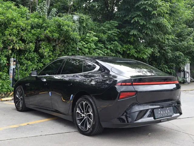 Xpeng P7 — Фото автомобиля 9