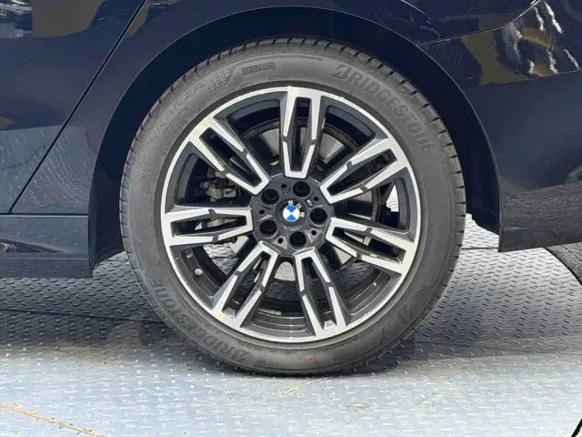 BMW 5 Series — Фото автомобиля 10