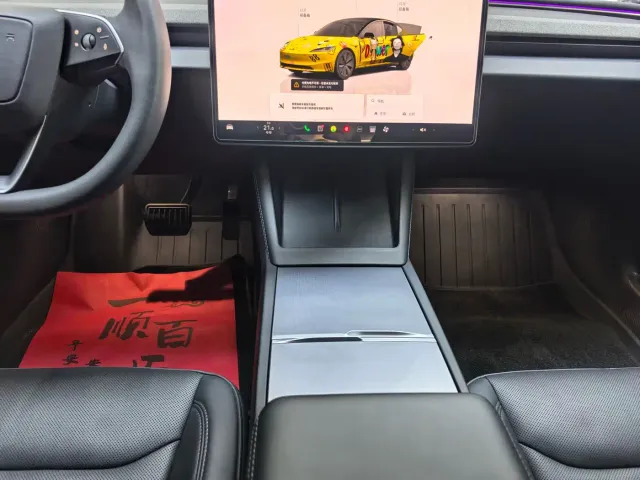 Tesla Model 3 — Фото автомобиля 11