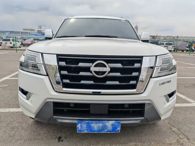 Nissan Patrol — Фото автомобиля 2