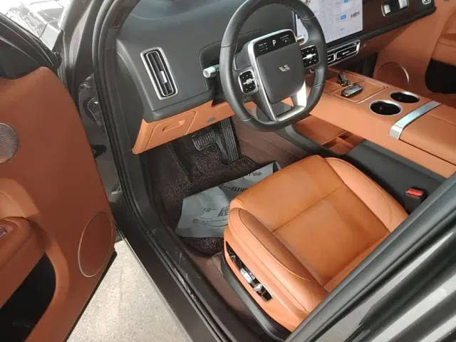 Li Auto L7 — Фото автомобиля 14