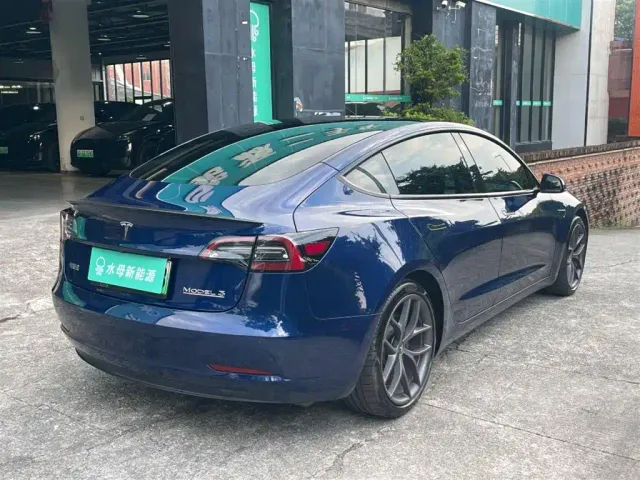 Tesla Model 3 — Фото автомобиля 14