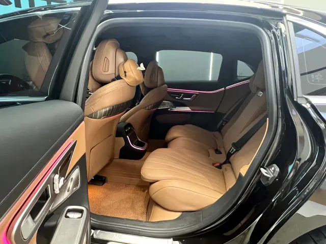 Mercedes-Benz E-Class — Фото автомобиля 6
