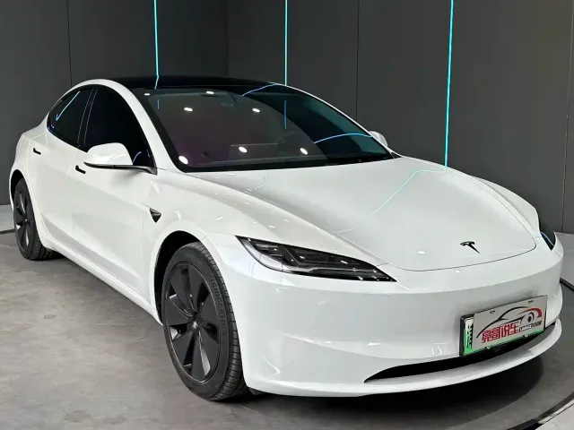 Tesla Model 3 — Фото автомобиля 3