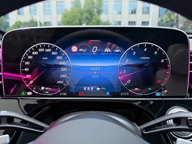 Mercedes-Benz E-Class — Фото автомобиля 11