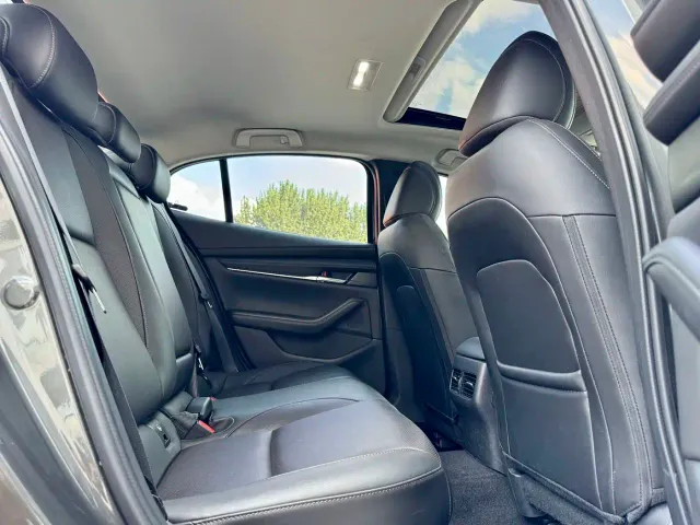 Mazda Axela — Фото автомобиля 14