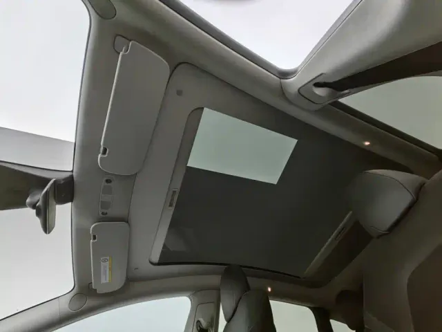 Tesla Model Y — Фото автомобиля 14