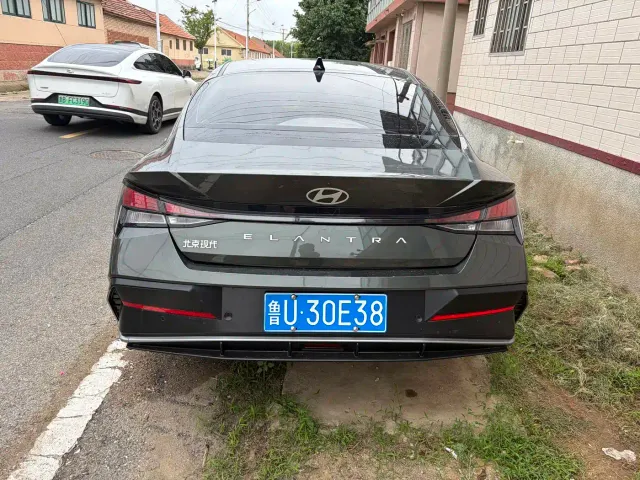 Hyundai Elantra — Фото автомобиля 5
